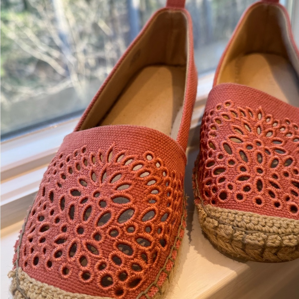 Kelly&Katie Sayeva summer espadrilles. Coral with cutout pattern. Like new - Picture 2 of 11